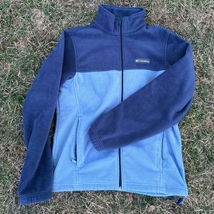 two-toned women’s full zip Columbia fleece jacket